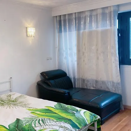 Homestay Paris 2-6 *