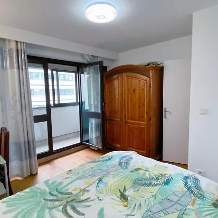 Paris 2-6 Homestay