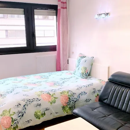 Homestay Paris 2-6 *